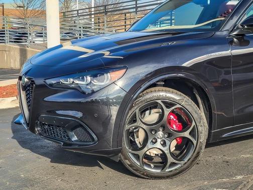 2025 Alfa Romeo Stelvio Base