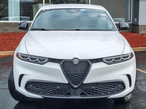 2025 Alfa Romeo Tonale Base