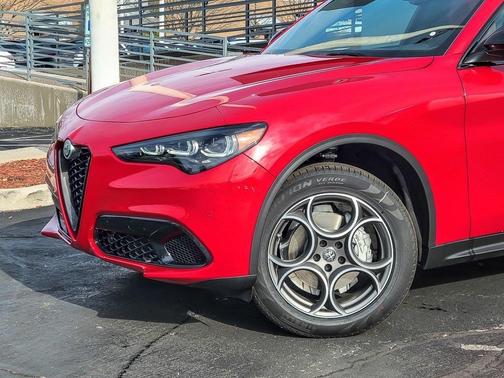2025 Alfa Romeo Stelvio Base