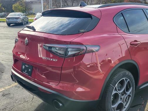 2025 Alfa Romeo Stelvio Base