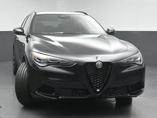 Vulcano Black Metallic 2025 Alfa Romeo Stelvio Base