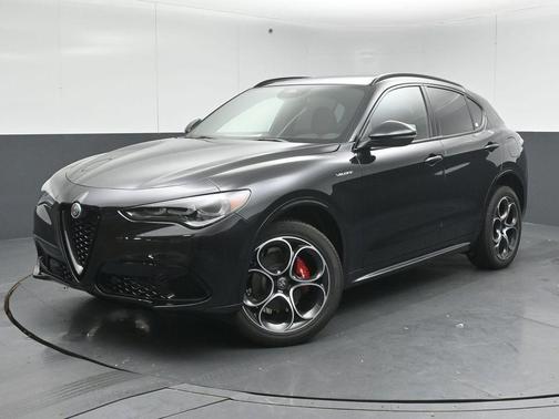 Vulcano Black Metallic 2025 Alfa Romeo Stelvio Base