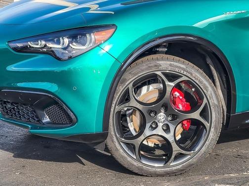 2025 Alfa Romeo Stelvio Base