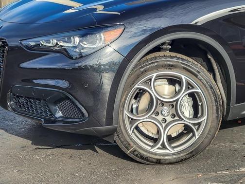 2025 Alfa Romeo Stelvio Base