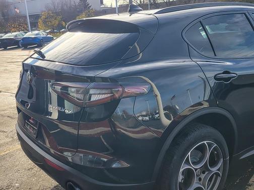 2025 Alfa Romeo Stelvio Base