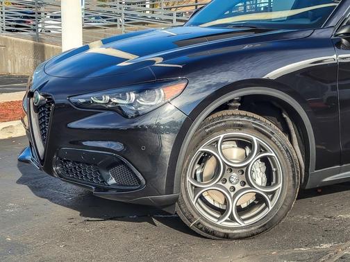 2025 Alfa Romeo Stelvio Base