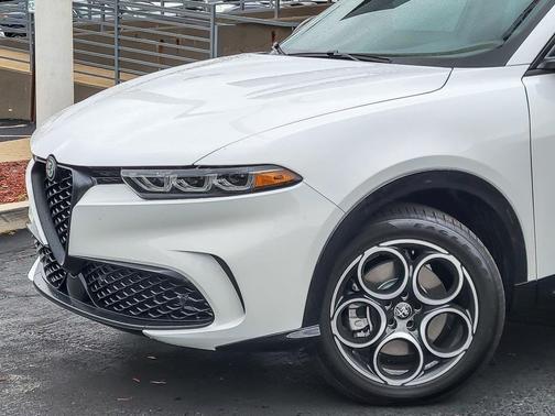 2025 Alfa Romeo Tonale Base