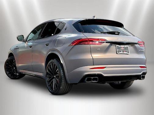 Metallic 2026 Maserati Grecale Modena