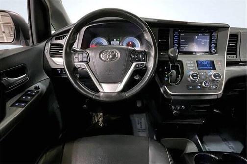2020 Toyota Sienna SE