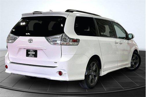 2020 Toyota Sienna SE