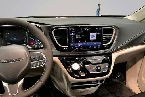 Bright White Clearcoat 2024 Chrysler Pacifica Hybrid Select