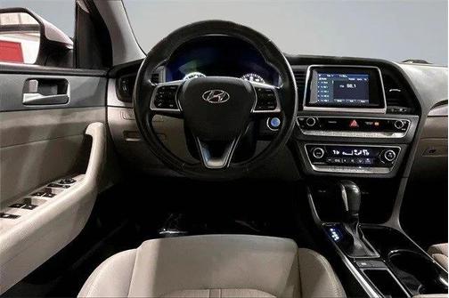 2018 Hyundai SONATA Hybrid SE