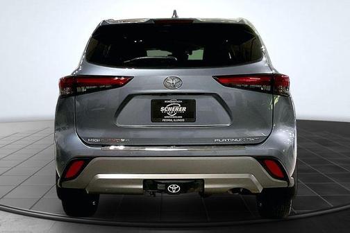 Moon Dust 2022 Toyota Highlander Platinum