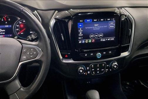 Silver Ice Metallic 2022 Chevrolet Traverse LT Cloth