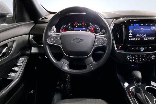 Silver Ice Metallic 2022 Chevrolet Traverse LT Cloth