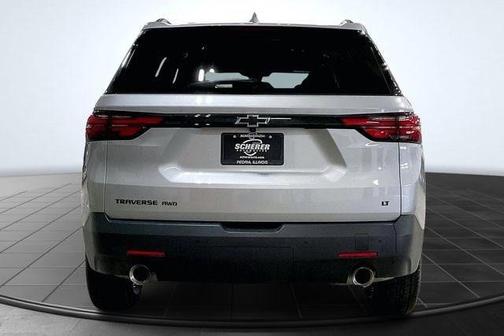 Silver Ice Metallic 2022 Chevrolet Traverse LT Cloth