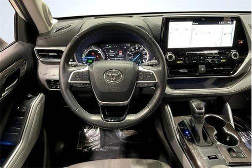 2022 Toyota Highlander Hybrid Platinum