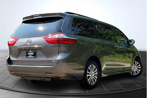 2019 Toyota Sienna XLE