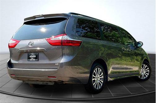 2019 Toyota Sienna XLE