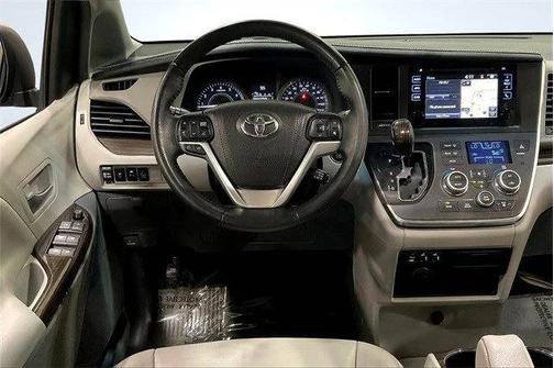 2016 Toyota Sienna XLE