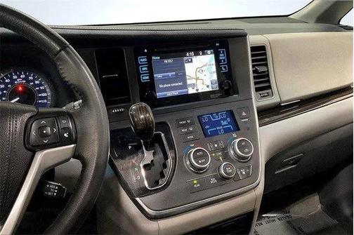 2016 Toyota Sienna XLE