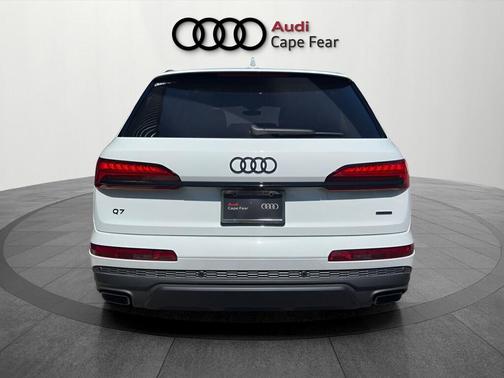 Glacier White Metallic 2026 Audi Q7 45 Premium Plus
