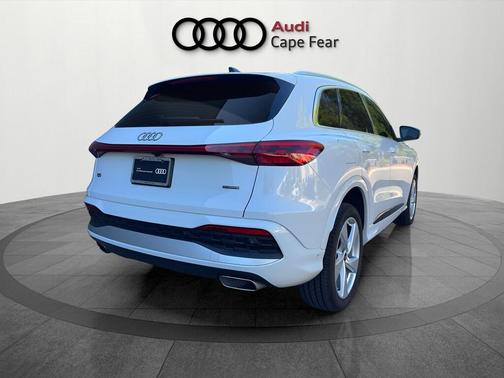 Glacier White Metallic 2025 Audi Q5 2.0T quattro Premium