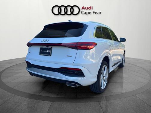 Glacier White Metallic 2025 Audi Q5 2.0T quattro Premium