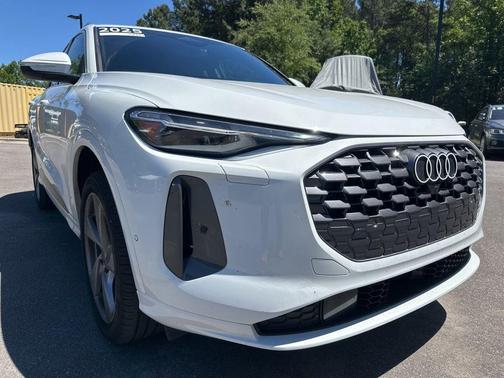 Glacier White Metallic 2025 Audi Q5 2.0T quattro Premium