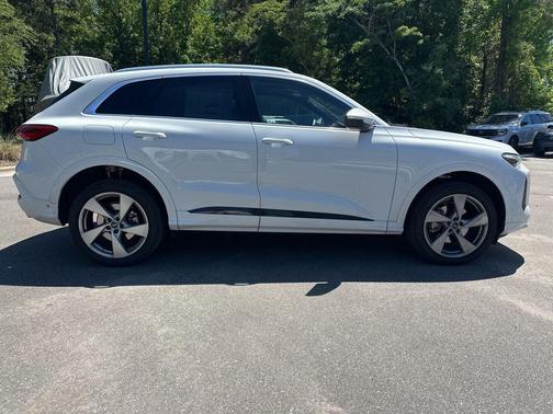 Glacier White Metallic 2025 Audi Q5 2.0T quattro Premium