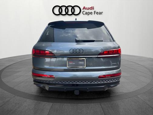 Daytona Gray Pearl 2026 Audi Q7 55 Prestige