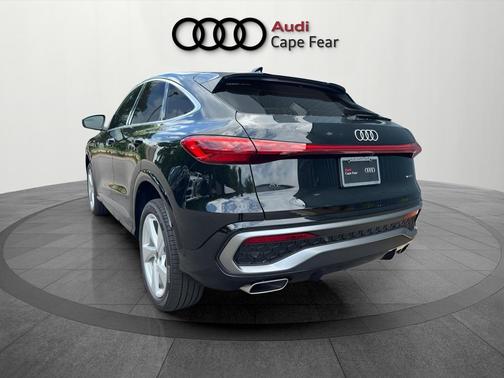 Mythos Black Metallic 2026 Audi Q5 PLUS