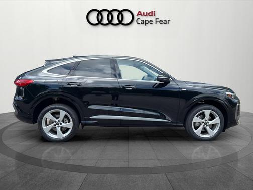 Mythos Black Metallic 2026 Audi Q5 PLUS