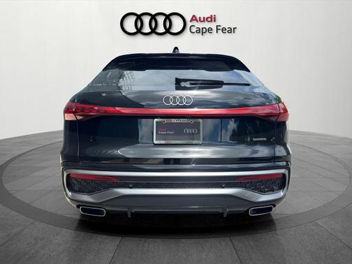Mythos Black Metallic 2026 Audi Q5 PLUS