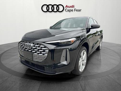 Mythos Black Metallic 2026 Audi Q5 PLUS