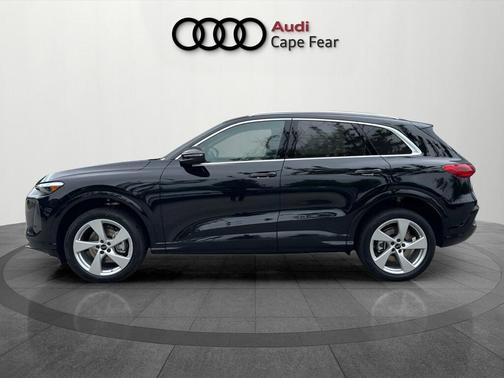 Mythos Black Metallic 2026 Audi Q5 PLUS
