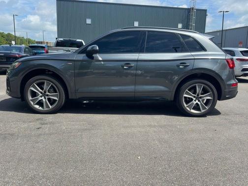Daytona Gray Pearl Effect 2025 Audi Q5 45 S line quattro Premium
