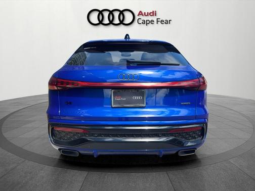 Ultra Blue Metallic 2026 Audi Q5 PLUS