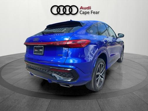 Ultra Blue Metallic 2026 Audi Q5 PLUS