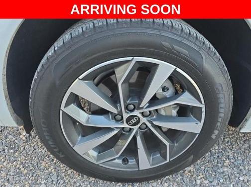 Glacier White Metallic 2023 Audi Q5 45 S line quattro Premium