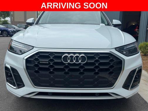 Glacier White Metallic 2023 Audi Q5 45 S line quattro Premium
