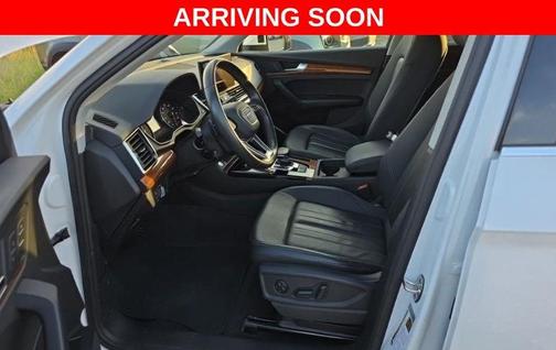 Glacier White Metallic 2023 Audi Q5 45 S line quattro Premium