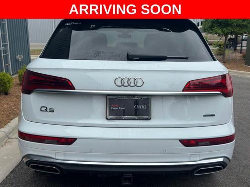 Glacier White Metallic 2023 Audi Q5 45 S line quattro Premium
