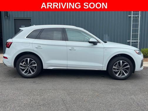 Glacier White Metallic 2023 Audi Q5 45 S line quattro Premium