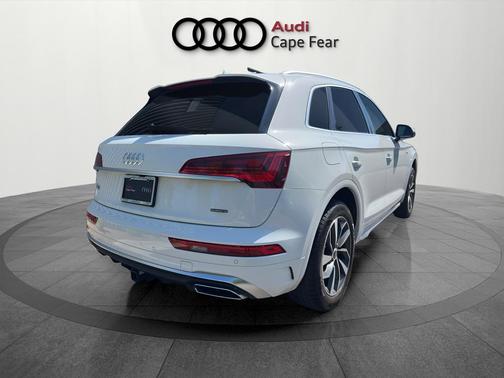 Glacier White Metallic 2023 Audi Q5 45 S line quattro Premium