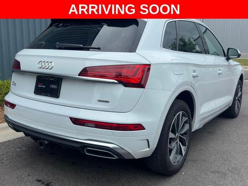 Glacier White Metallic 2023 Audi Q5 45 S line quattro Premium