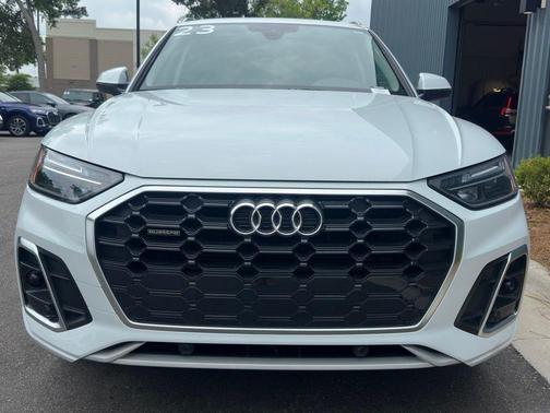 Glacier White Metallic 2023 Audi Q5 45 S line quattro Premium