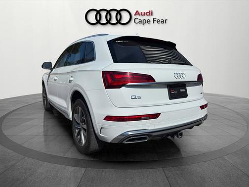 Glacier White Metallic 2023 Audi Q5 45 S line quattro Premium