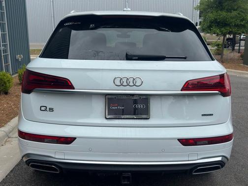 Glacier White Metallic 2023 Audi Q5 45 S line quattro Premium
