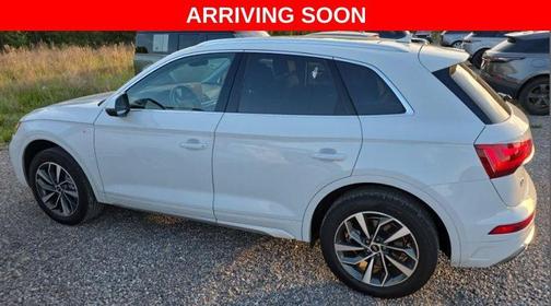 Glacier White Metallic 2023 Audi Q5 45 S line quattro Premium
